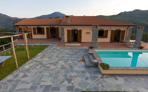 Villa Arbeio 8+6: Schwimmbad, Flagstone, Fliese, Schatten, Resort, Hof