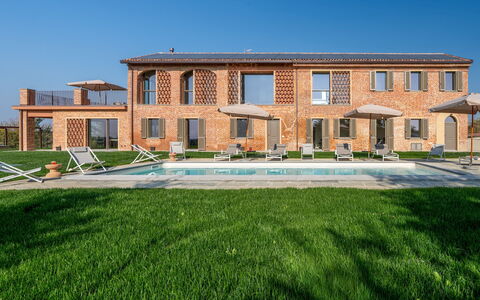 Cascina Buzio 12: Schwimmbad, Estate, Rasen, Bauernhaus, Villa, Resort, Garten, Hazienda, Gartenmöbel, Villa