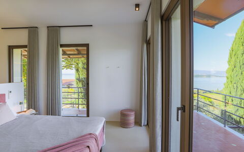 Casa dei Fiamminghi 10+2: Balkon, Eco Hotel, Schatten, Holzbeize, Ozean, Resort, Hartholz, Küste, Veranda, Stuhl