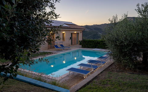 Casale la Cascina 8: Schwimmbad, Resort, Haus, Wohngebiet, Möbel, Gartenmöbel, Zuhause, Eco Hotel, Thermae, Estate