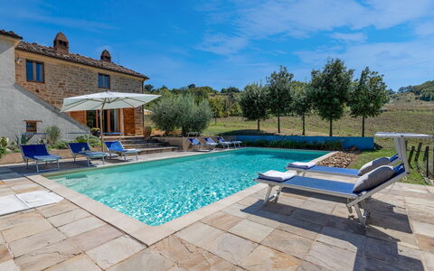 Casale la Cascina 8: Blau, Schwimmbad, Estate, Gartenmöbel, Resort, Villa, Eco Hotel, Landscaping, Water Feature, Hazienda