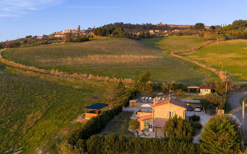 Villino Ariachiara 6: Haus, Ländliches Gebiet, Landschaft, Wohngebiet, Grundstueck, Zuhause, Dach, Einfach, Hütte, Menschliche Siedlung