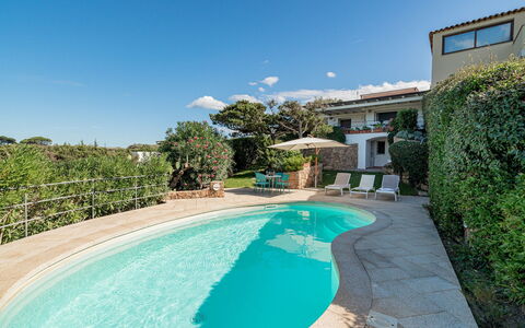 Villa Pitrizzina 8: Blau, Schwimmbad, Resort, Eco Hotel, Estate, Gartenmöbel, Landscaping, Villa, Hazienda, Balkon