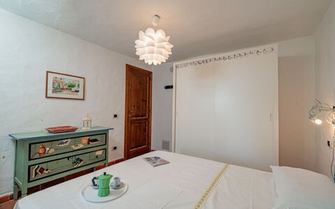 Villa Pitrizzina 8: Möbel, Interior Design, Wand, Schlafzimmer, Holz, Bett, Zimmer, Decke, Flooring, Fussboden