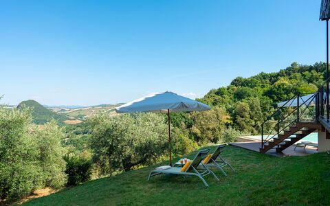 Villa Francesca 10: Natürliche Landschaft, Landschaft, Hügel, Grundstueck, Bergstation, Wiese, Sonnenlicht, Garten, Gartenmöbel, Landscaping