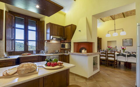 Villa Cusano 18: Interior Design, Möbel, Flooring, Küche, Decke, Küchengerät, Countertop, Zimmer, Beleuchtung, Fussboden