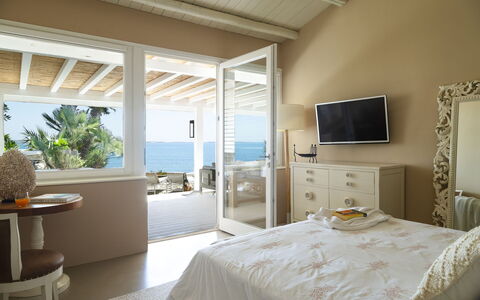 Baia L'Aura 8: Möbel, Interior Design, Schlafzimmer, Bett, Fussboden, Decke, Beleuchtung, Zuhause, Flooring, Zimmer