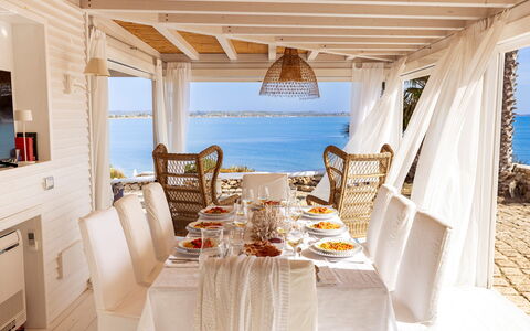 Baia L'Aura 8: Möbel, Tabelle, Stuhl, Resort, Meer, Gartenmöbel, Linens, Ozean, Tischdecke, Eco Hotel