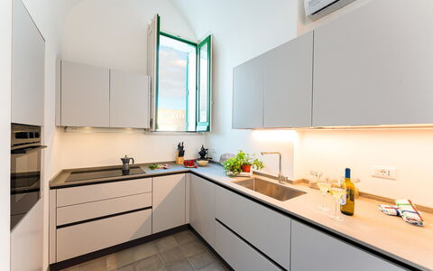 Villa Aristula 11: Küche, Countertop, Küchengerät, Interior Design, Flooring, Major Appliance, Haushaltsgerät, Cabinetry, Fussboden, Herd