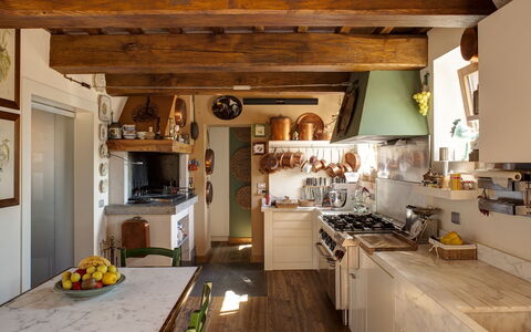 Casa Eugenia 8: Möbel, Küche, Interior Design, Holz, Countertop, Flooring, Beleuchtung, Cabinetry, Zuhause, Decke