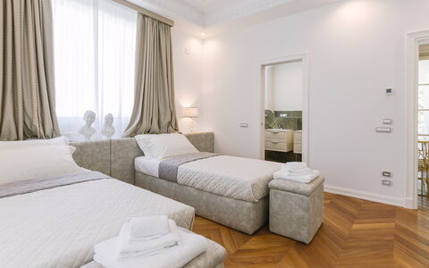 Villa la Perla Bianca 10: Interior Design, Fussboden, Schlafzimmer, Möbel, Bett, Flooring, Decke, Bettdecke, Bedding, Linens