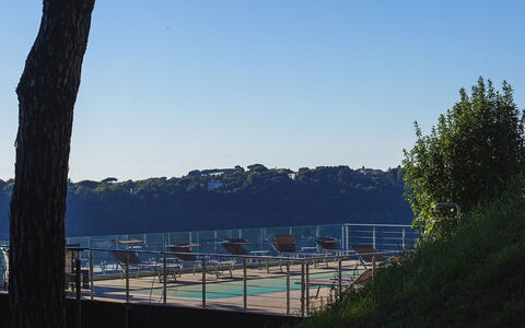 Villa Giulia 8: Blau, Zaun, Sonnenlicht, Geländer, Schatten, Schwimmbad