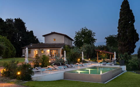 Il Poggione 10: Schwimmbad, Wohngebiet, Gartenmöbel, Zuhause, Estate, Resort, Hütte, Garten, Hinterhof, Villa