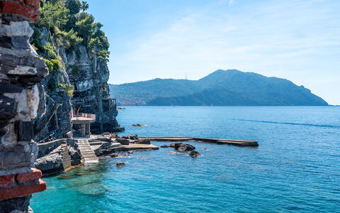 La Scogliera di Sori 5+1: Blau, Wasser, Gewässer, Meer, Küste, Küsten Und Ozeanische Forms, \Fels, Ozean, Terrain, Cliff