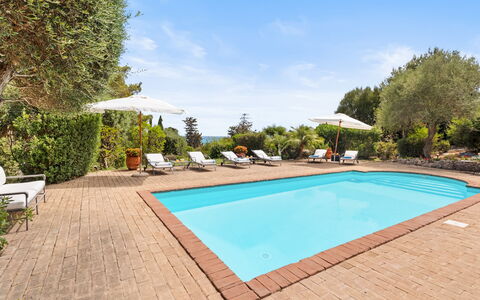 Villa Althaea 6: Blau, Schwimmbad, Gartenmöbel, Resort, Eco Hotel, Schatten, Sonnenliege, Landscaping, Stuhl, Villa