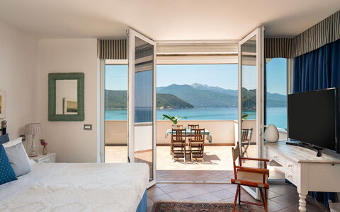 Villa Il Faro 10: Möbel, Interior Design, Meer, Zimmer, Resort, Küste, Linens, Hotel, Eco Hotel, Stuhl