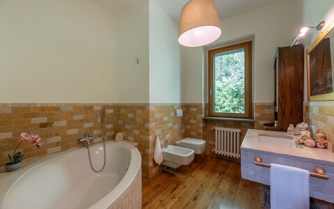 Villa Il Ritiro 8: Wand, Interior Design, Flooring, Armatur, Fussboden, Badezimmer, Decke, Zapfhahn, Zimmer, Installation
