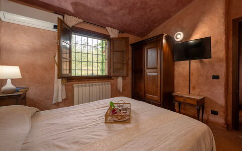 Colle Calzolaro 8: Wand, Möbel, Schlafzimmer, Bett, Zuhause, Zimmer, Bettdecke, Bedding, Bettrahmen, Decke