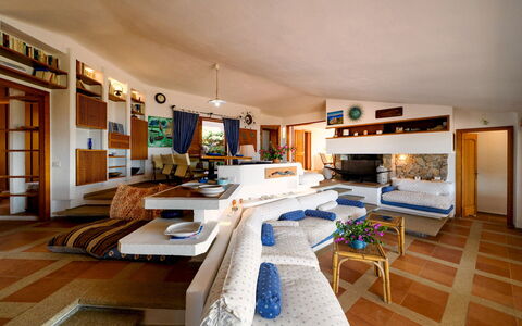 Villa Portobello 10+2: Möbel, Couch, Interior Design, Wohnzimmer, Flooring, Zuhause, Fussboden, Decke, Wohnung