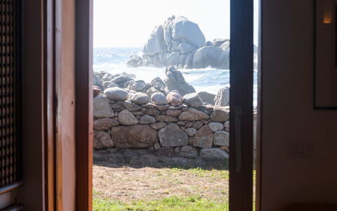 Villa Portobello 10+2: Meer, Ozean, Küste, Home Door, Sonnenlicht, Glas, Holzbeize, Hartholz, Schatten, Daylighting