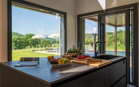Villa Mamon 6+2: Interior Design, Möbel, Zuhause, Flooring, Küche & Esszimmer Tisch, Countertop, Küche, Stuhl, Zimmerpflanze, Holzbeize