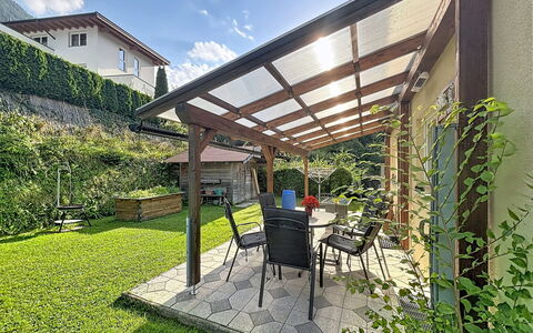 Ferienhaus Siegele: Schatten, Garten, Terrasse, Outdoor Struktur, Blumentopf, Markise, Gartenmöbel, Garten, Eco Hotel, Hinterhof