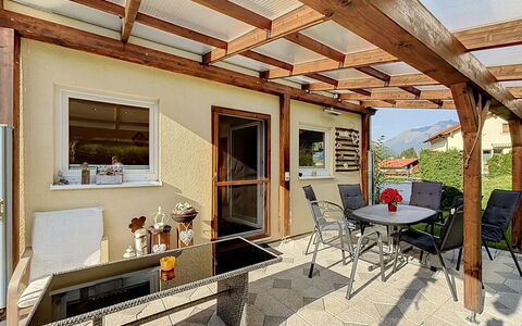 Ferienhaus Siegele: Holz, Möbel, Tür, Zuhause, Veranda, Hütte, Stuhl, Holzbeize, Balkon, Zimmerpflanze