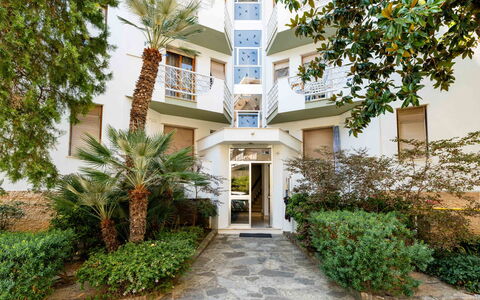 Margherita: Estate, Landscaping, Villa, Hecke, Balkon