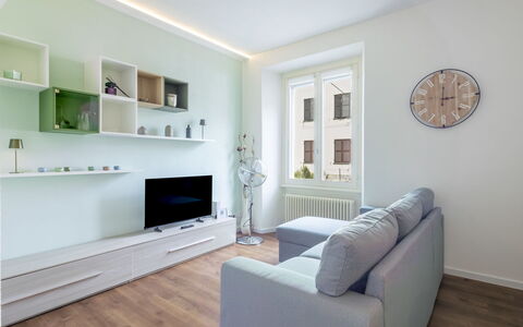 Genzianella Alpine Apartment: Flooring, Fussboden, Decke, Interior Design, Countertop, Küche, Cabinetry, Zimmer, Major Appliance, Light Fixture