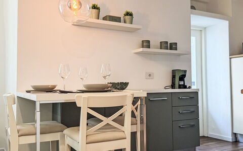 Genzianella Alpine Apartment: Estate, Landscaping, Villa, Hecke, Balkon