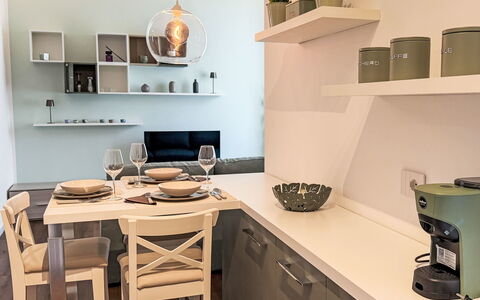 Genzianella Alpine Apartment: Estate, Landscaping, Villa, Hecke, Balkon
