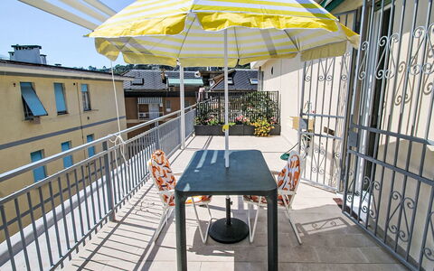 Alda: Estate, Landscaping, Villa, Hecke, Balkon
