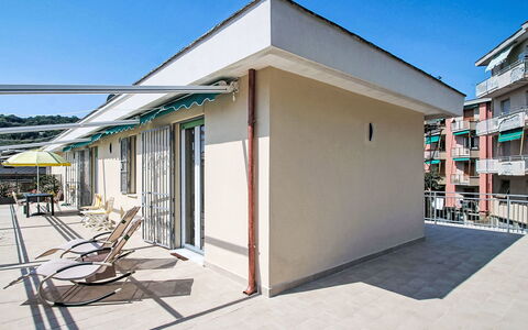 Alda: Estate, Landscaping, Villa, Hecke, Balkon