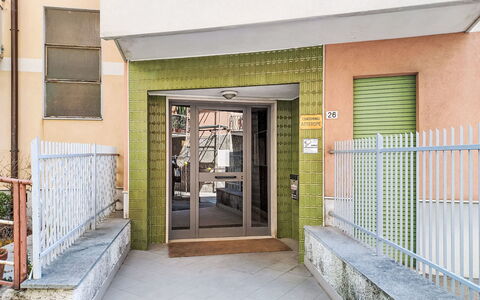 Alda: Estate, Landscaping, Villa, Hecke, Balkon