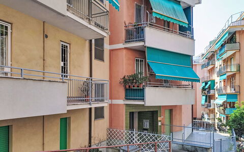 Alda: Estate, Landscaping, Villa, Hecke, Balkon
