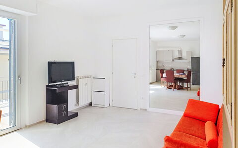 Alda: Estate, Landscaping, Villa, Hecke, Balkon