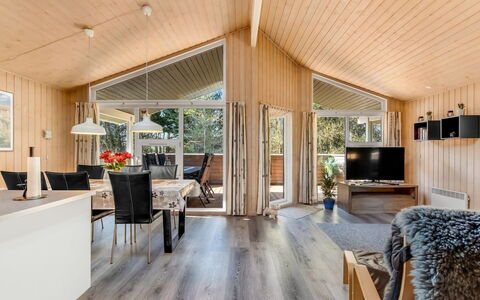 Liina - 3Km from the Sea: Holz, Zuhause, Hütte, Decke, Interior Design, Holzboden, Wohnzimmer, Hartholz, Planke, Blockhaus