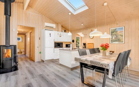 Liina - 3Km from the Sea: Holz, Decke, Interior Design, Flooring, Zuhause, Zimmer, Holzboden, Möbel, Fussboden, Küche & Esszimmer Tisch