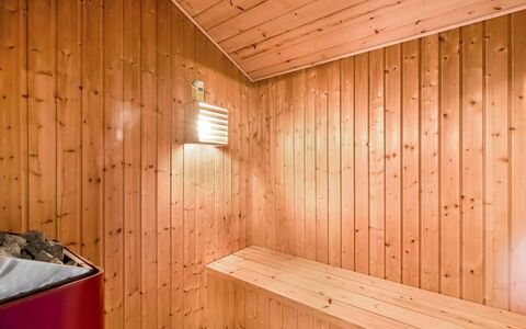 Liina - 3Km from the Sea: Holz, Flooring, Fussboden, Interior Design, Sauna, Decke, Holzbeize, Zimmer, Hartholz, Natürliches Material