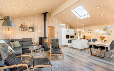 Liina - 3Km from the Sea: Holz, Interior Design, Decke, Möbel, Flooring, Wohnzimmer, Zuhause, Zimmer, Holzboden, Couch