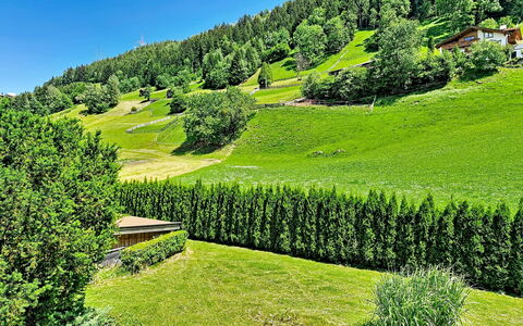 Arzl im Pitztal 15: Grün, Natürliche Landschaft, Strauch, Landschaft, Hochland, Bergstation, Hecke, Garten, Wiese, Plantage