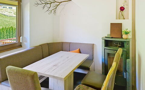 Arzl im Pitztal 15: Möbel, Holz, Interior Design, Flooring, Tabelle, Fussboden, Küche & Esszimmer Tisch, Stuhl, Zimmer, Esszimmer