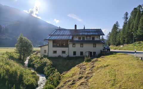Ferienwohnung Schof: Bergforms, Haus, Berg, Hügel, Hochland, Gebirge, Landschaft, Ländliches Gebiet, Zuhause, Senke