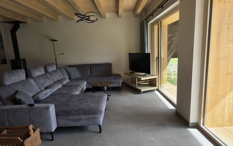 Ferienwohnung Schof: Holz, Flooring, Fussboden, Möbel, Couch, Wohnzimmer, Decke, Hartholz, Stuhl