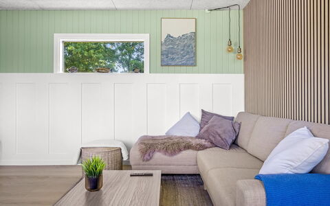 Kora - 300M from the Sea: Interior Design, Möbel, Flooring, Wand, Couch, Fussboden, Holz, Wohnzimmer, Decke, Zuhause