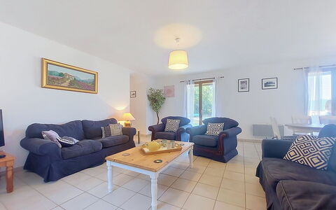 La Jeansarde: Möbel, Flooring, Interior Design, Couch, Fussboden, Tabelle, Wohnzimmer, Decke, Zimmer