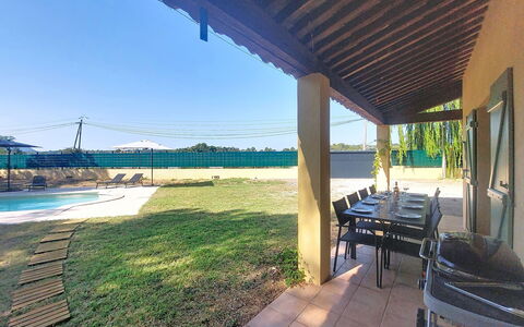 La Jeansarde: Schatten, Schwimmbad, Estate, Hinterhof, Landscaping, Resort, Outdoor Struktur, Eco Hotel, Gartenmöbel, Garten
