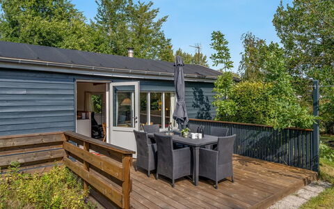 Hedwig - 120M to the Fjord: Holz, Zuhause, Hütte, Veranda, Deck, Hartholz, Abstellgleis, Schatten, Gartenbauten, Planke