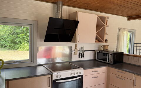 Hedwig - 120M to the Fjord: Holz, Küchengerät, Flooring, Interior Design, Küche, Fussboden, Cabinetry, Countertop, Herd, Haushaltsgerät