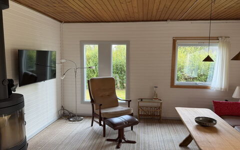 Hedwig - 120M to the Fjord: Flooring, Wand, Interior Design, Holz, Fussboden, Möbel, Decke, Holzboden, Beleuchtung, Zimmer